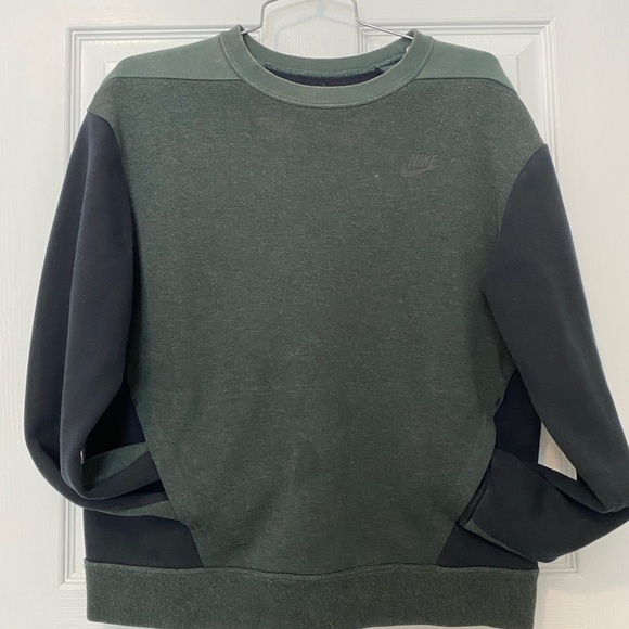 Nike Green Crewneck with Hidden Pockets - Picture 1 of 6